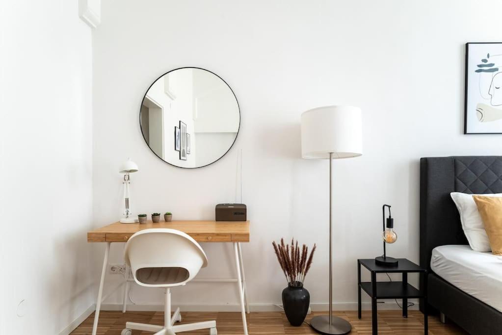 Neat Studio Steps To Center By Hm Vienne Extérieur photo