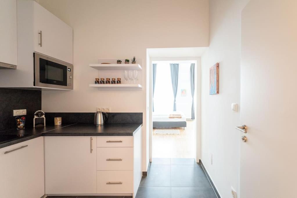 Neat Studio Steps To Center By Hm Vienne Extérieur photo