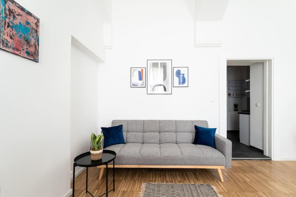 Neat Studio Steps To Center By Hm Vienne Extérieur photo